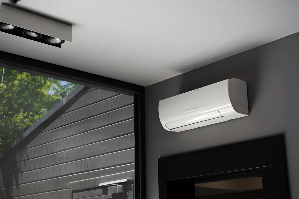 Air Conditioning Contractor in Orlando repairing broken air conditioner